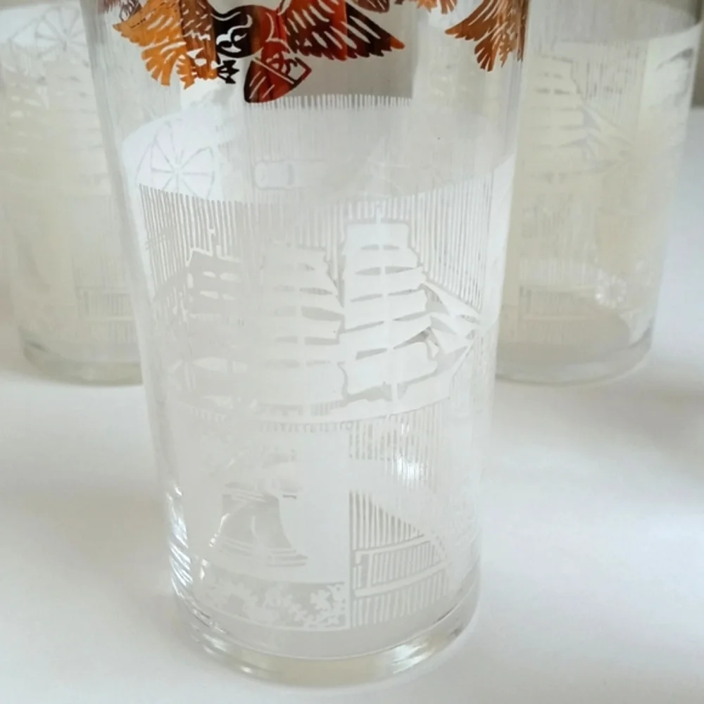 Set of 7 Mid Century-Modern Gold Eagle Colonial Vintage Drinking Glass Tumblers